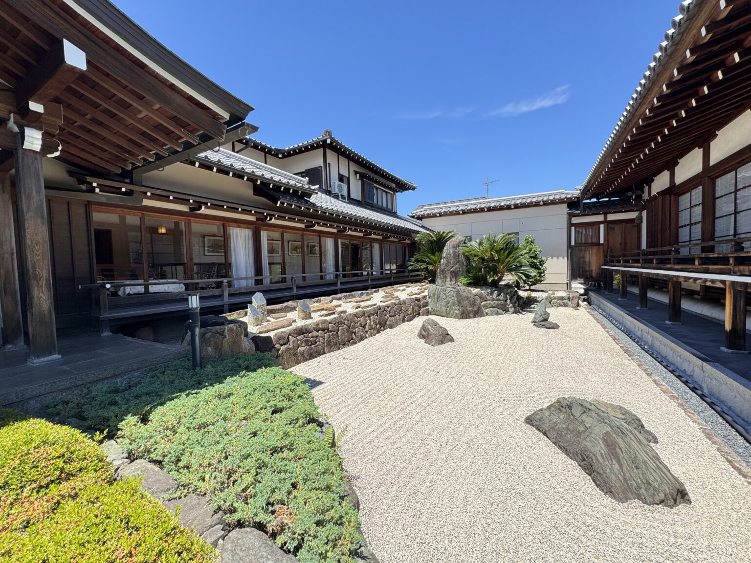 本成寺の境内庭（枯山水）
