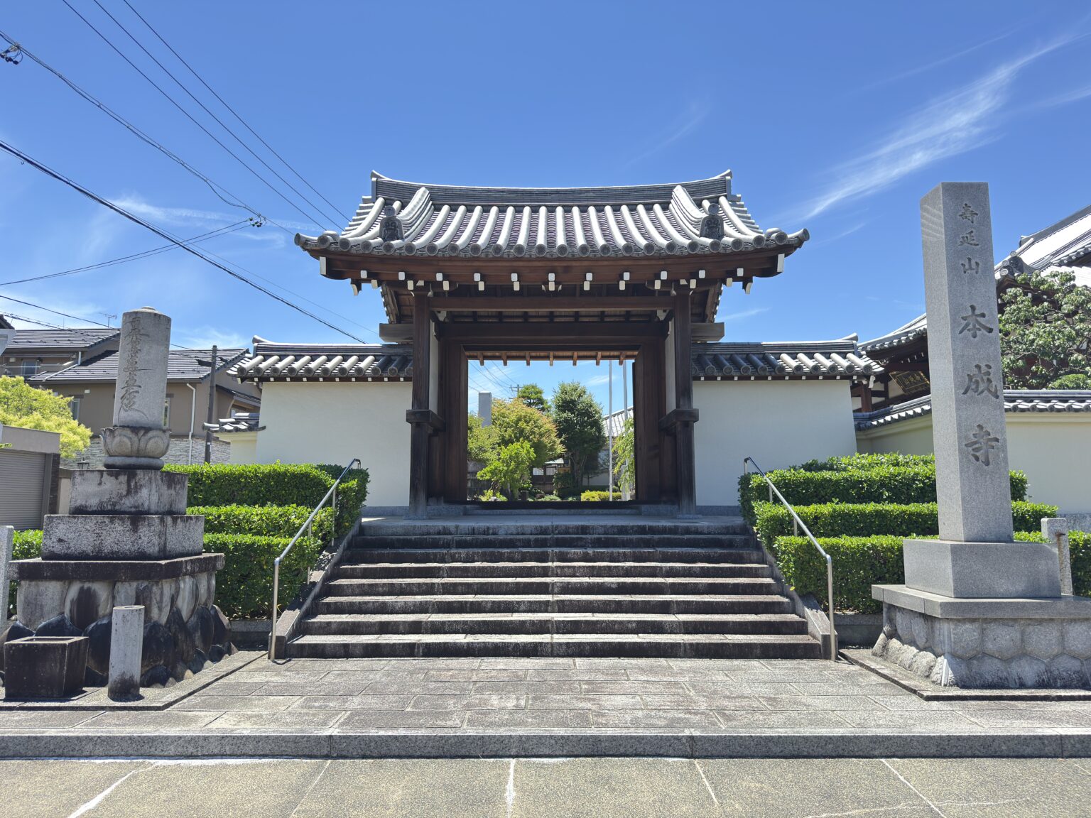 本成寺の山門
