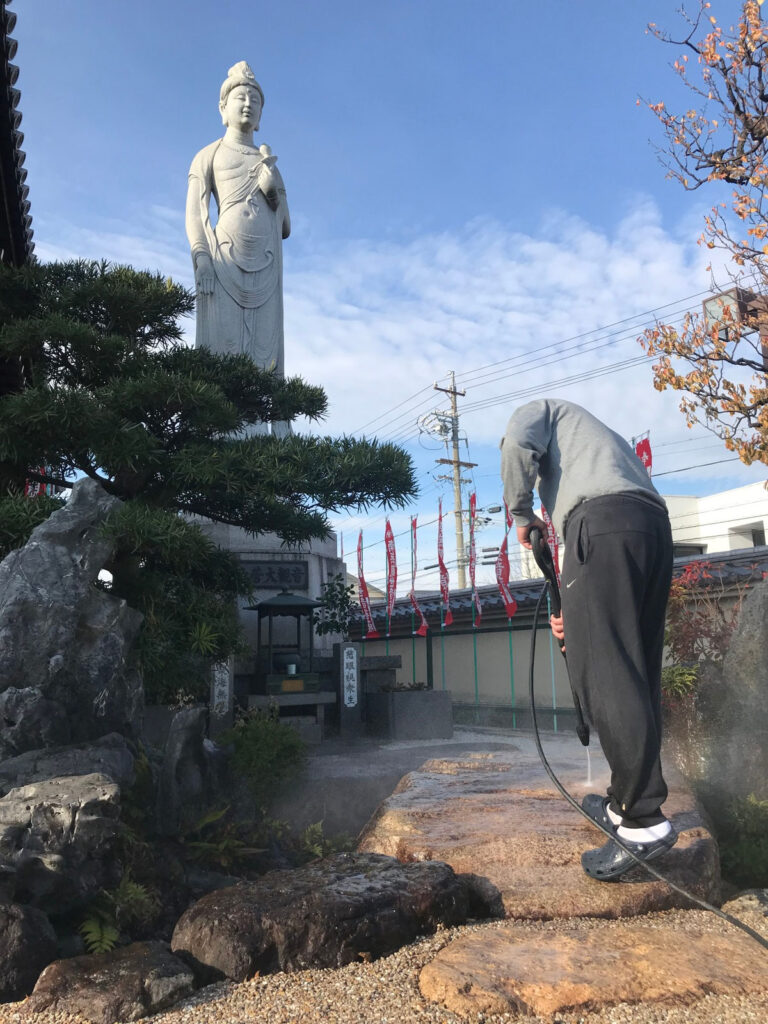 本成寺ニュース020｜高圧洗浄機で大掃除