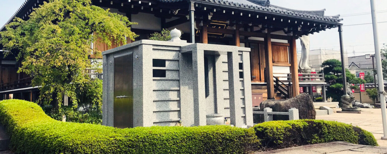 本成寺 境内の納骨堂『園林』