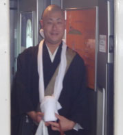 新幹線乗車 胸に抱くのは 持仏　鬼子母神様